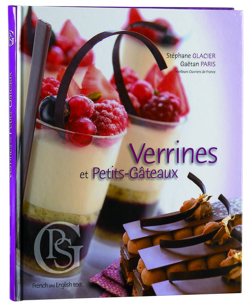 Verrines et petits gâteaux.