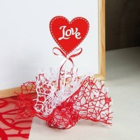 Coeur rouge sur pic